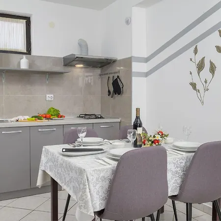 Stilvoll Eingerichtete 4 By Interhome * Štinjan