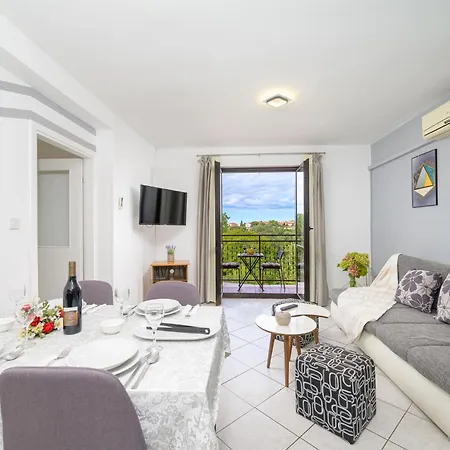 Stilvoll Eingerichtete 4 By Interhome