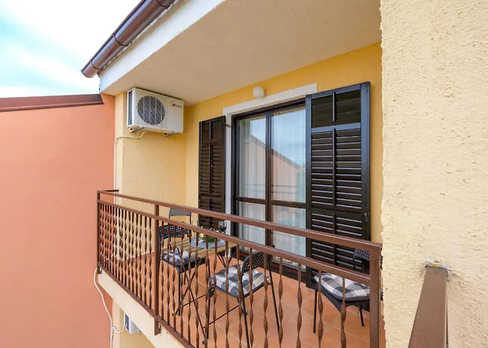 Stilvoll Eingerichtete 4 By Interhome