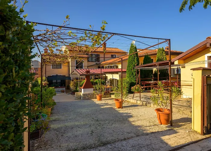 Apartman Stilvoll Eingerichtete 4 By Interhome Stinjan