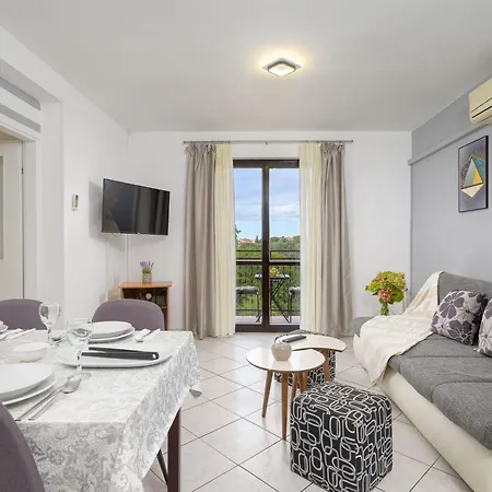 Stilvoll Eingerichtete 4 By Interhome Štinjan