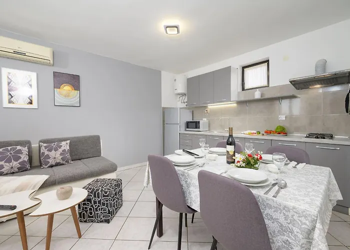 Stilvoll Eingerichtete 4 By Interhome Stinjan