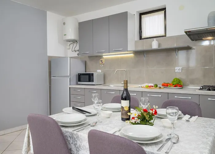 Appartement Stilvoll Eingerichtete 4 By Interhome