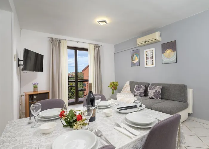 Stilvoll Eingerichtete 4 By Interhome * Stinjan