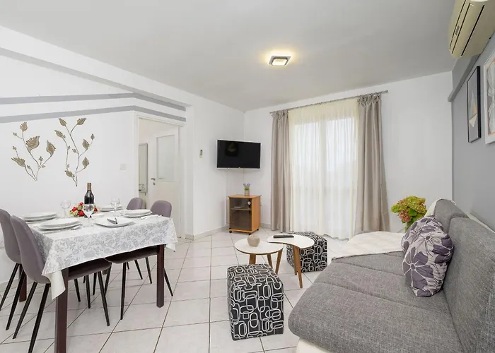 Stilvoll Eingerichtete 4 By Interhome Apartment *